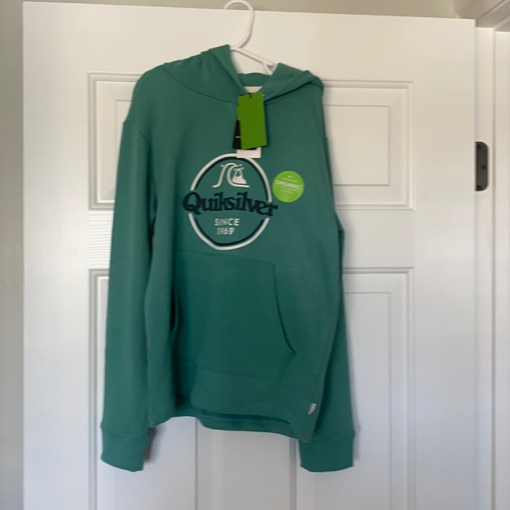 New with tags Quiksilver boys sweatshirt size 10.